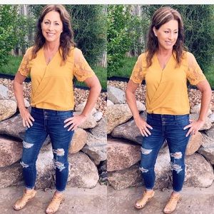 ☀️New Mustard Lace Top☀️